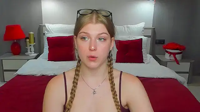 Stella_Light live cam on StripChat