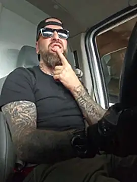 Beardedtattood webcam
