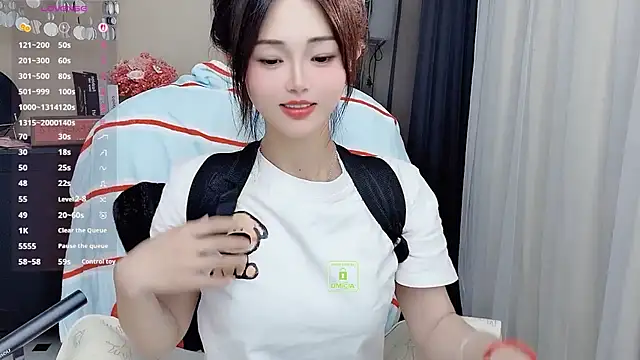 美女CeeKie在线直播