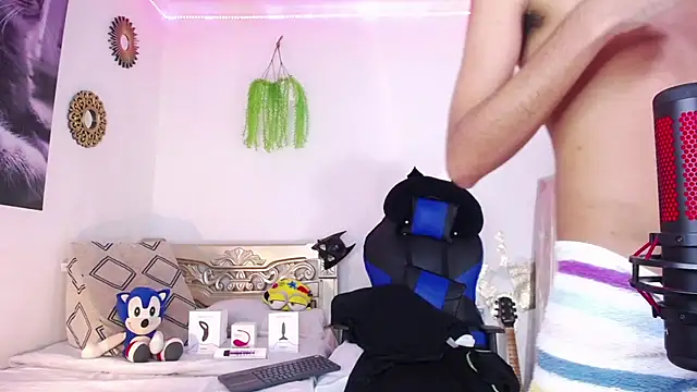 huge_armound webcam