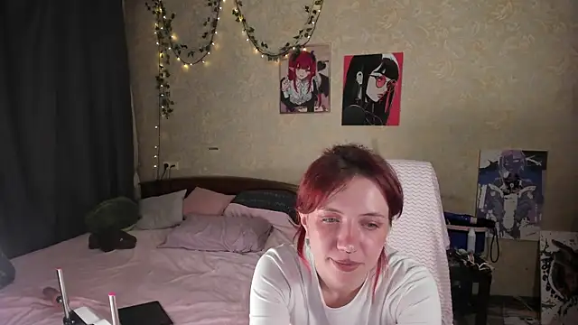 Love_is_Lola webcam
