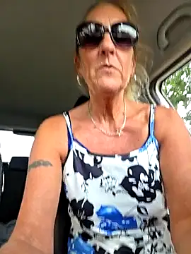 HotWifeLyn68 webcam