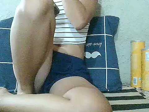 PinaySkinnyGirl webcam