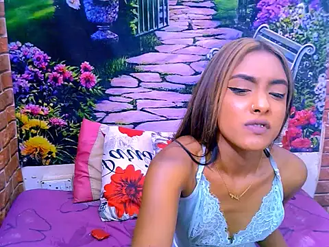 IndianPretty14u2Luv webcam