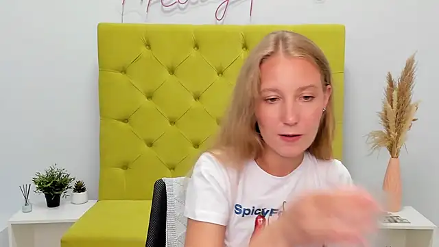 LolaWilsons webcam