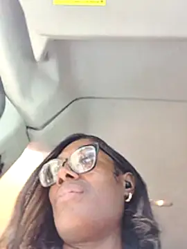 Hottiechocolatier webcam