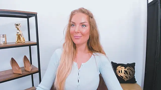 AulloraHoney webcam