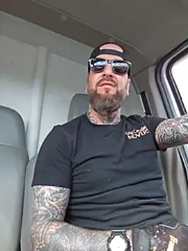 Beardedtattood webcam