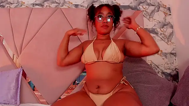 mia_rouxx1 webcam