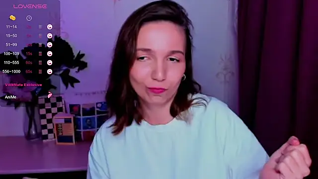 KindHazelHere_ live cam on StripChat