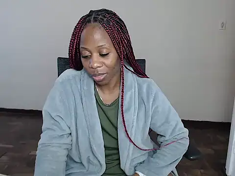 QUEENMANDYY webcam