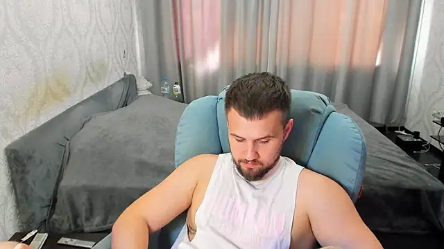 Vladik_b live cam on StripChat