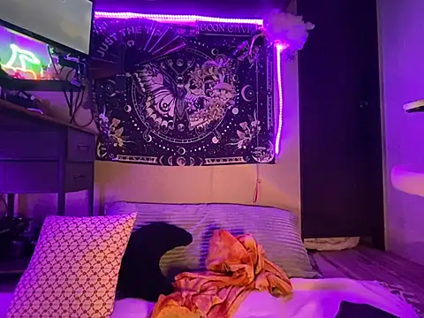 Lilactease webcam