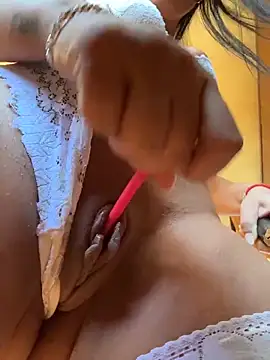 Hotmomcheckk_ webcam