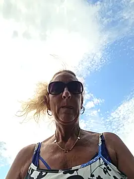 HotWifeLyn68 webcam