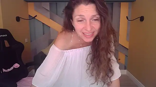 EllaLong webcam