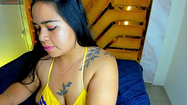 Violett_Cinnamon webcam