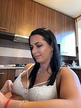 Hotmomcheckk_ webcam