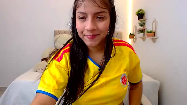 zara_cute live cam on StripChat