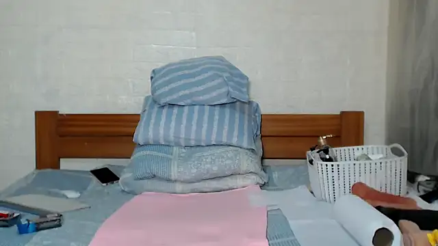 awild_kitten live cam on StripChat