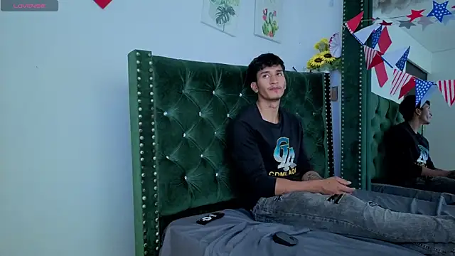 Zayn_Moretti live cam on StripChat