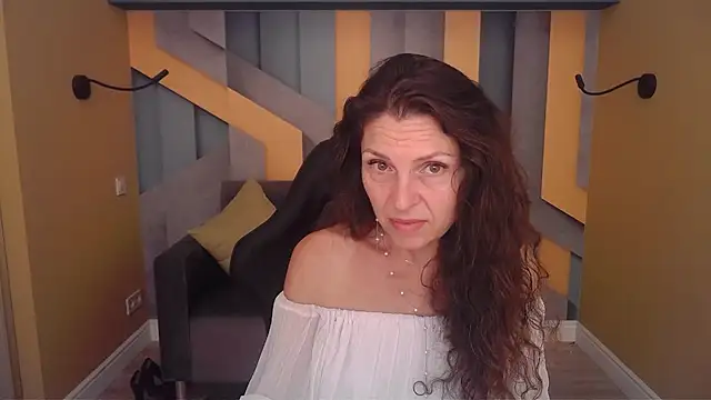 EllaLong webcam