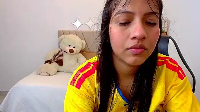 zara_cute live cam on StripChat