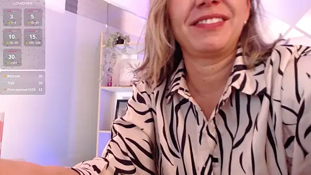 milfsecret69 live cam on StripChat