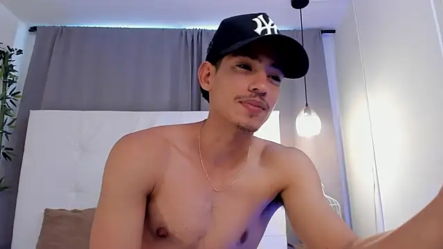 alejo-and-thiago - Alejo-and-Thiago's free webcam - UK Sex Cams
