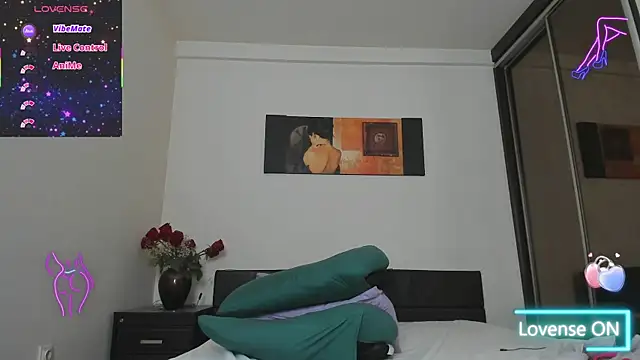 GoldenLunaa webcam