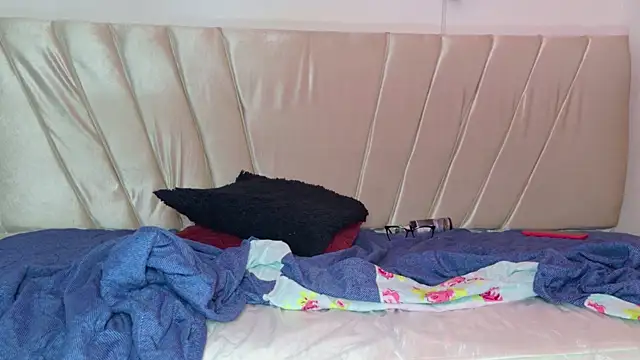 aly_n_sebas webcam