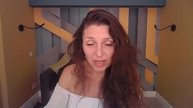 EllaLong webcam