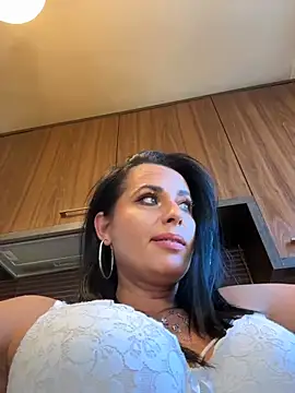 Hotmomcheckk_ webcam