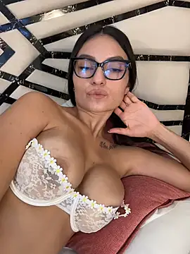 MiaKane99 webcam