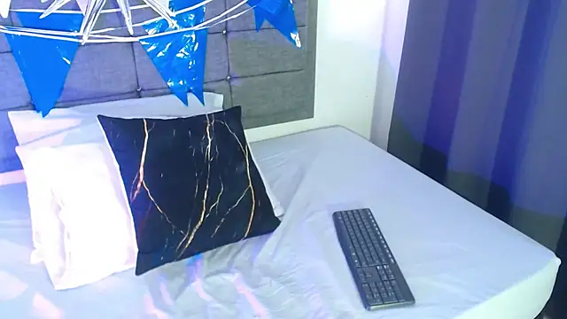 Emily_milfF webcam