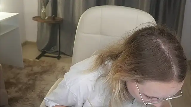 OraliaRokusek webcam