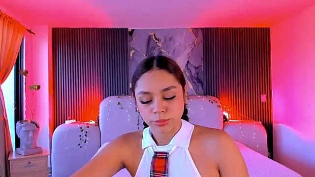 CarolineFyre webcam