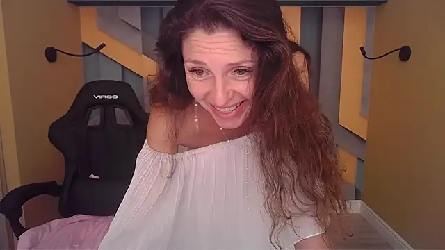 EllaLong webcam
