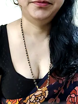 Yazhini-Cam live cam on StripChat
