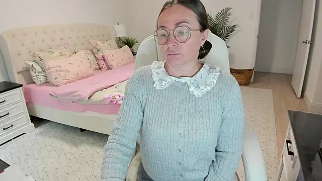 vika73 - Vika73's free webcam - UK Sex Cams