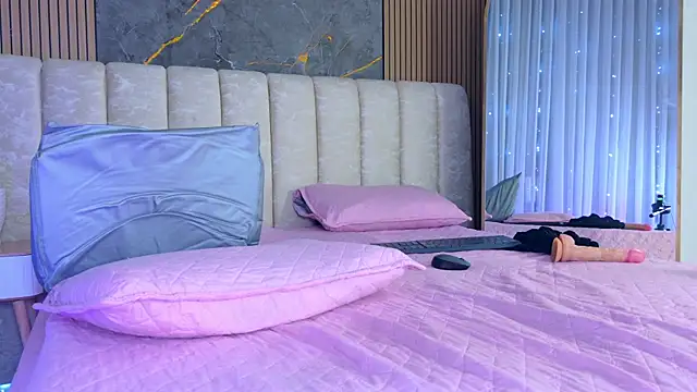 mia_scot webcam