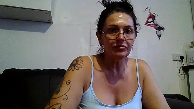RubyyRosee live cam on StripChat
