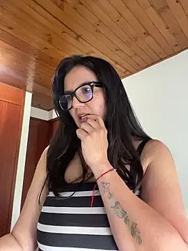 SWEETLILY18 webcam