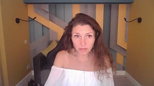 EllaLong webcam