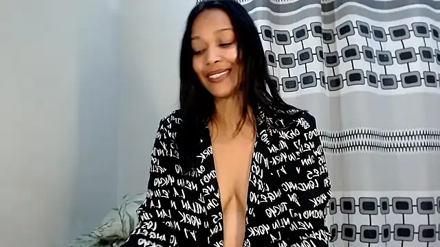_MoniqueLovay_ webcam