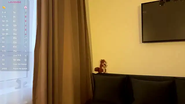 Ur_neighbor_Kira webcam