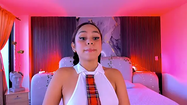 carolinefyre - CarolineFyre's free webcam - UK Sex Cams