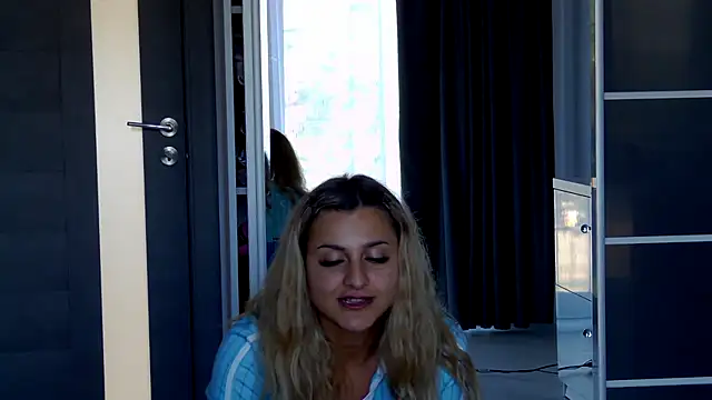 NicolePlay webcam