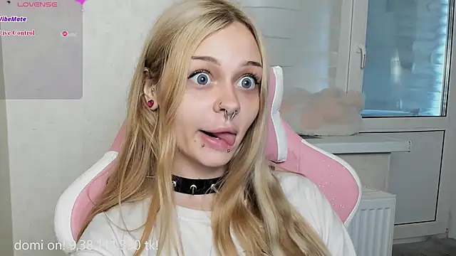 MelonyEmo webcam