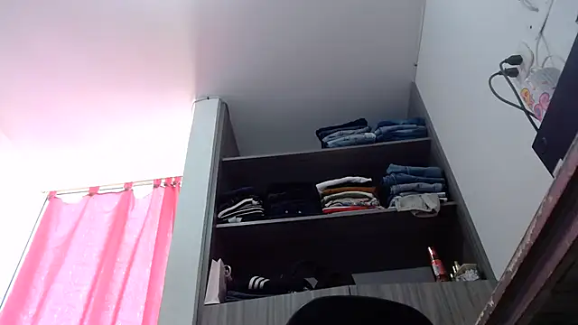nicolle_milf1978 webcam
